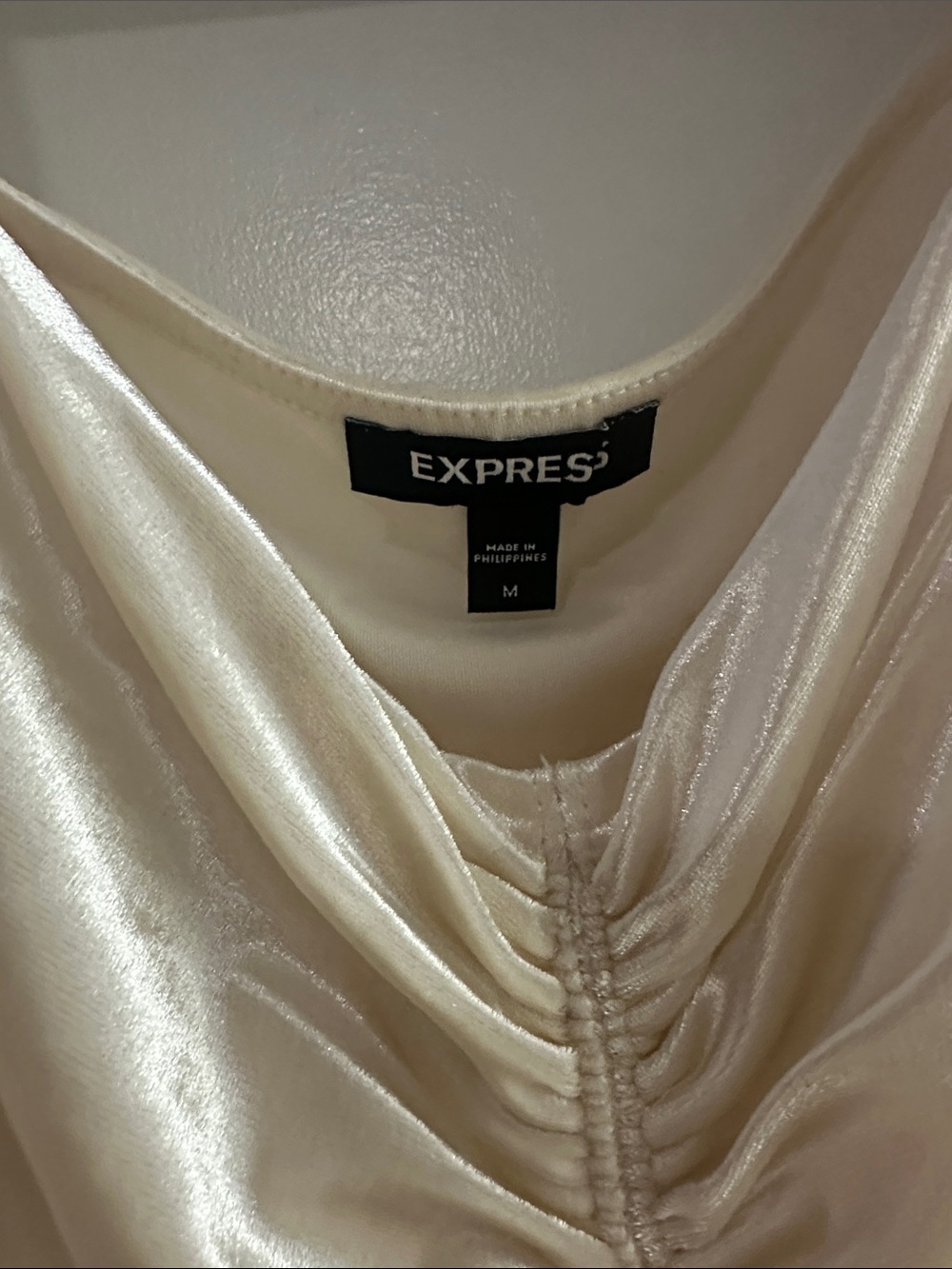 Express Velour Ruched Top - Picture 3 of 4